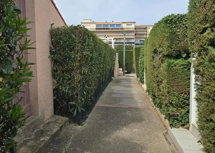 Maison De Vacance Avec Piscine Et Place De Parking Сasa de vacaciones *